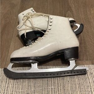 Women’s figure skates